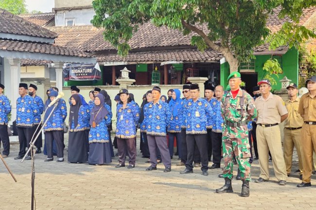 UPACARA BENDERA PERINGATAN HARI PAHLAWAN DI KECAMATAN JOGONALAN