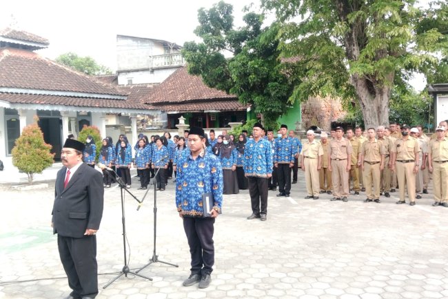 Memperingati Upacara Hari Sumpah Pemuda yang ke-96 Di Kecamatan Jogonalan