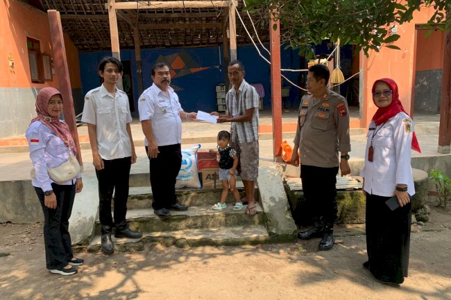 Pemberian Santunan Pada Rumah Roboh