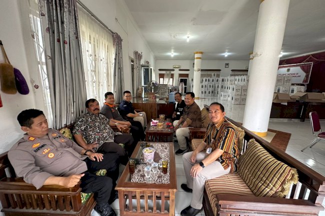Logistik Pemilu Tiba di Gudang Kecamatan Jogonalan, Persiapan Matang Menuju Pemilihan Umum yang Kondusif