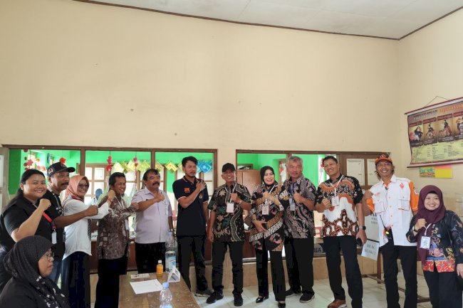 Camat Jogonalan menerima kunjungan dari tim Forkompinda kabupaten di TPS Desa Kraguman
