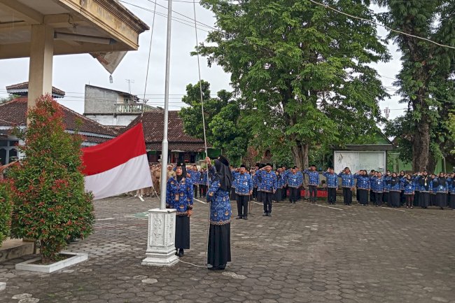 Hujan Tak Surutkan Semangat: Upacara Peringatan KORPRI ke-53 di Kecamatan Jogonalan