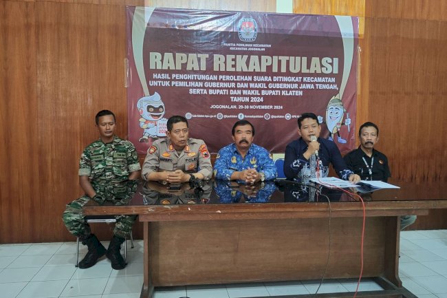 Camat Jogonalan Hadiri Rapat Rekapitulasi Hasil Perhitungan Suara di Tingkat Kecamatan untuk Pemilihan Gubernur Jawa Tengah dan Bupati Klaten 2024.