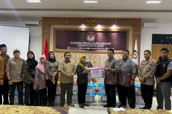 camat Jogonalan bersama muspika mengawal  Panwas kecamatan , dan PPK dalam pengantaran kotak suara dan hasil perolehan suara kecamatan Jogonalan ke KPU kabupaten Klaten