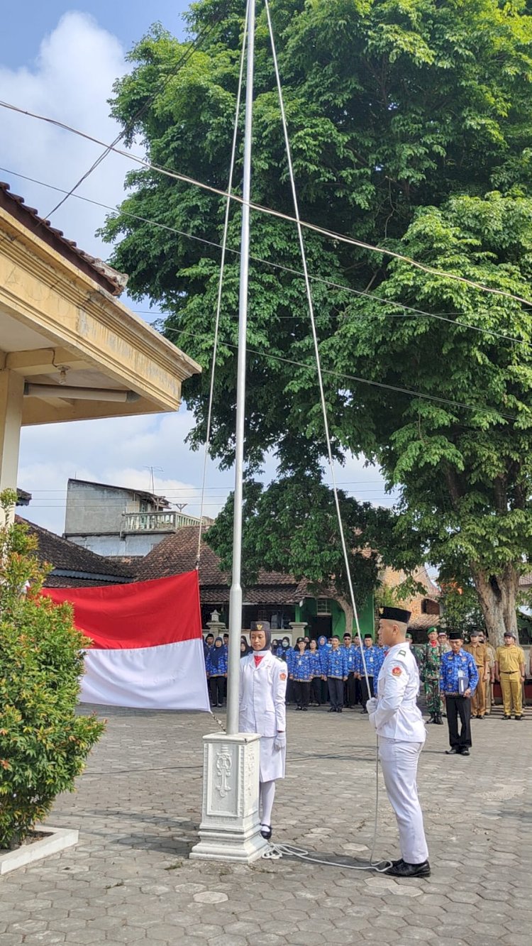 UPACARA BENDERA PERINGATAN HARI PAHLAWAN DI KECAMATAN JOGONALAN 