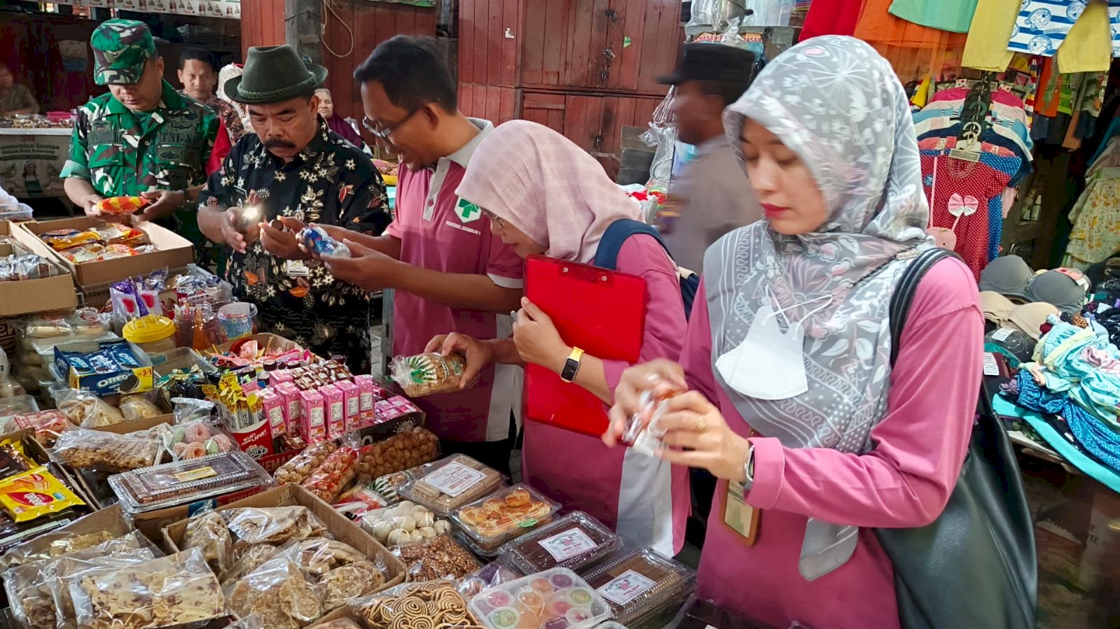 Sidak Pengawasan Pangan Jelang Idul Fitri 1446 H di Kecamatan Jogonalan