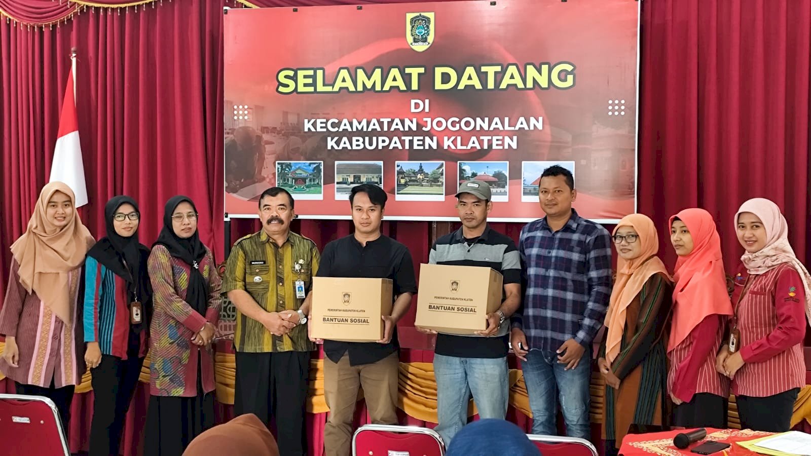 Penyaluran 17 Paket Sembako untuk Warga Terdampak PHK di Kecamatan Jogonalan